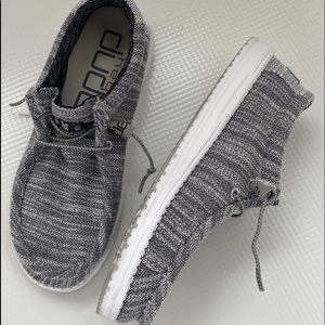 Hey Dude Wally Stretch Shoes. Mens Size 7 fit Women’s 8.5 great! Worn once 1.5hr